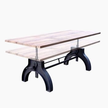 Robuuste houten tafel met stalen onderstel bij Houweling Interieur. Het is een industriële tafel met in hoogte verstelbaar onderstel.