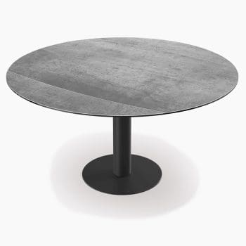 Uitschuifbare eettafel bij Houweling Interieur. Ronde eettafel met keramiek tafelblad en metalen poot.