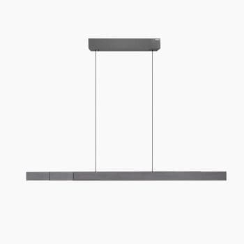 Design hanglamp bij Houweling Interieur. Moderne hanglamp bestaande uit uitschuifbare lichtbalk.