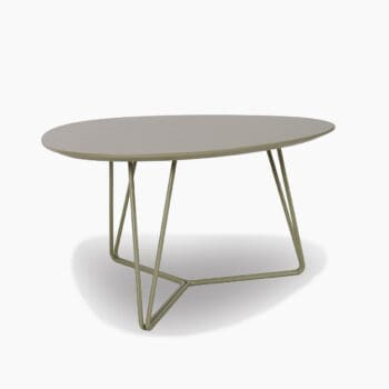 Design bijzettafel bij Houweling Interieur. Hij is onderdeel van een salontafel set en heeft een groen blad en een groen onderstel.