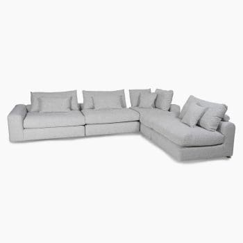 Modulaire hoekbank bij Houweling Interieur. Het is een elementenbank met losse opschudkussens uitgevoerd in grijze stof.