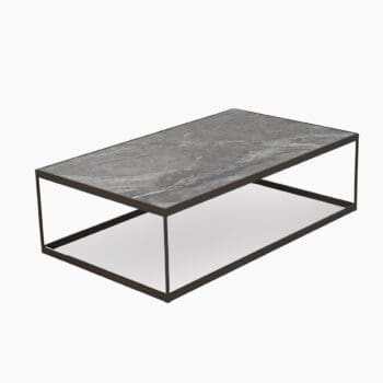 Keramiek salontafel van Olta bij Houweling Interieur. Design salontafel uitgevoerd met keramiek blad in grijstinten en zwart onderstel.