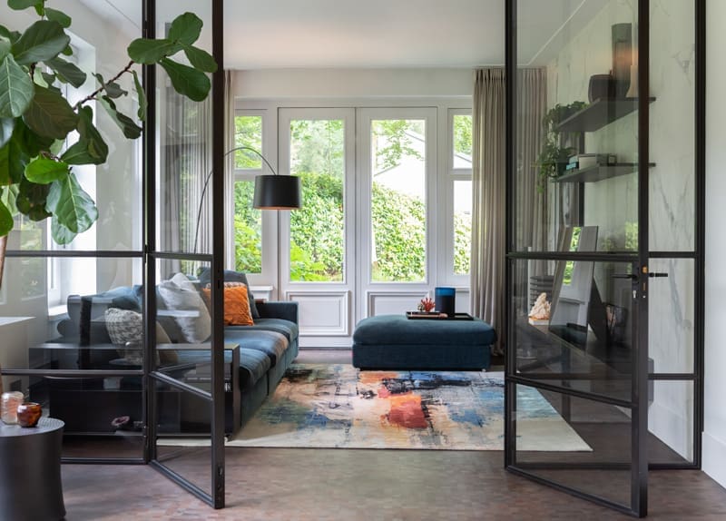 Een stalen deur past in alle woonstijlen. Lees de blog van Houweling Interieur en ontdek hoe je een industriële deur matcht bij jou thuis.