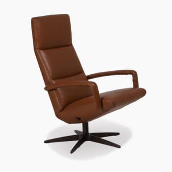Een verstelbare fauteuil van Gealux bij Houweling Interieur. Het is een relax fauteuil uitgevoerd in bruin leer.