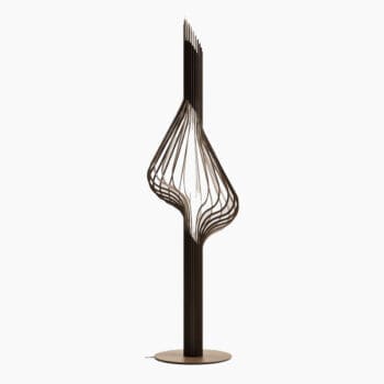 Design vloerlamp bij Houweling Interieur. Dimbare vloerlamp met abstract ontwerp.