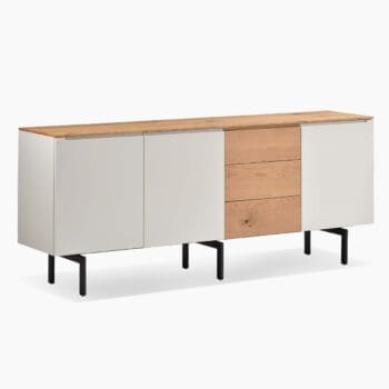 Dressoir kast bij Houweling Interieur. Houten dressoir uitgevoerd witte fronten met lichthouten lades.