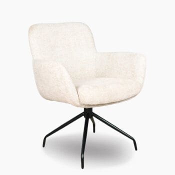 Luxe eetkamerstoel bij Houweling Interieur. Eetkamerstoel met armleuning uitgevoerd in witte stof en donkere spinpoot.