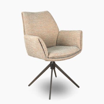 Eetkamerstoel bij Houweling Interieur. Een luxe eetkamerstoel uitgevoerd in beige stof en spinpoot.