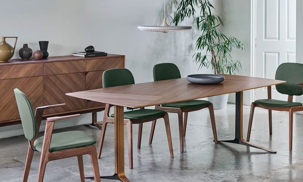 Houten eettafel van PBJ bij Houweling Interieur.