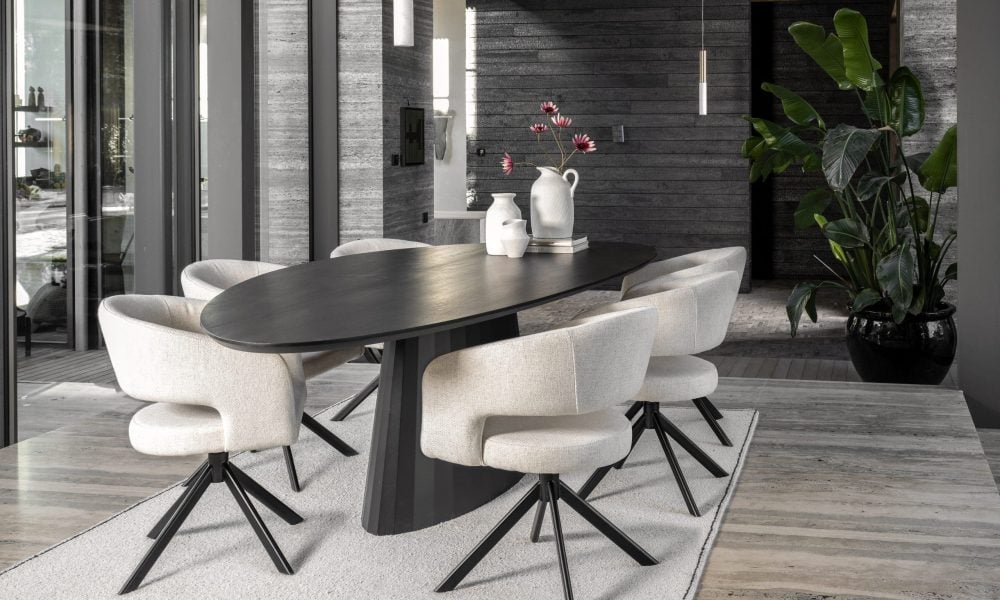 Luxe eetkamerstoelen bij Houweling Interieur.