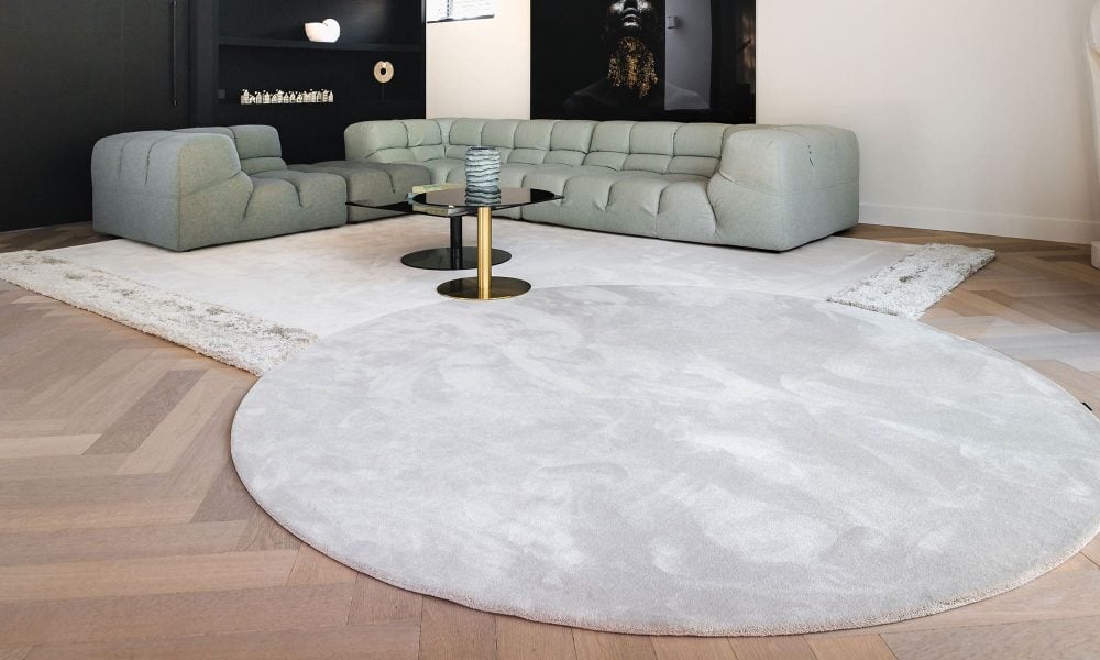 Rond vloerkleed bij Houweling Interieur.