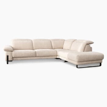 Relaxbank van Houweling Interieur. Het is een moderne hoekbank uitgevoerd crème stof.