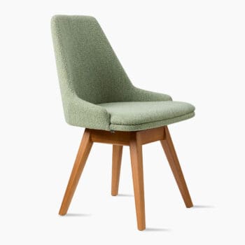 Houten eetkamerstoelen van Skovby bij Houweling Interieur. Scandinavische stoel in groene stof en houten onderstel.