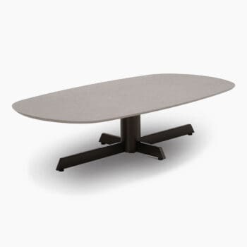 Ovale salontafel van Dyyk bij Houweling Interieur. Het is een design salontafel uitgevoerd met grijs blad en zwarte stoere poot.