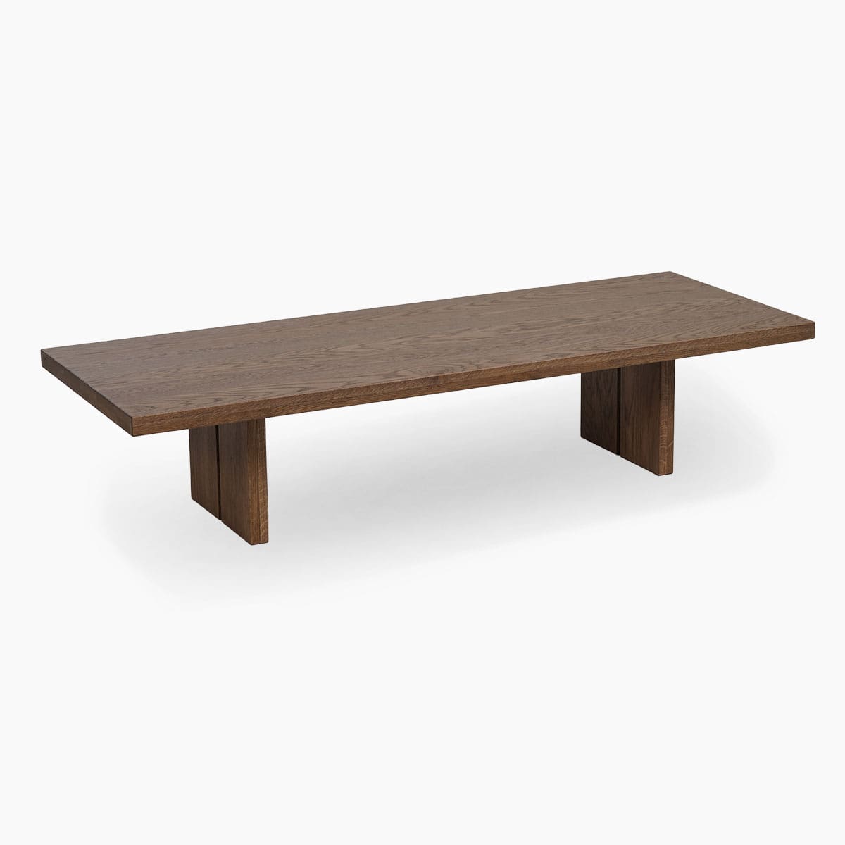 Houten salontafel bij Houweling Interieur. Design salontafel uitgevoerd in massief eikenhout.