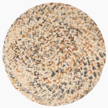 Rond vloerkleed bij Houweling Interieur van De Munk Carpets. Karpet uitgevoerd in crème- en aardetinten.