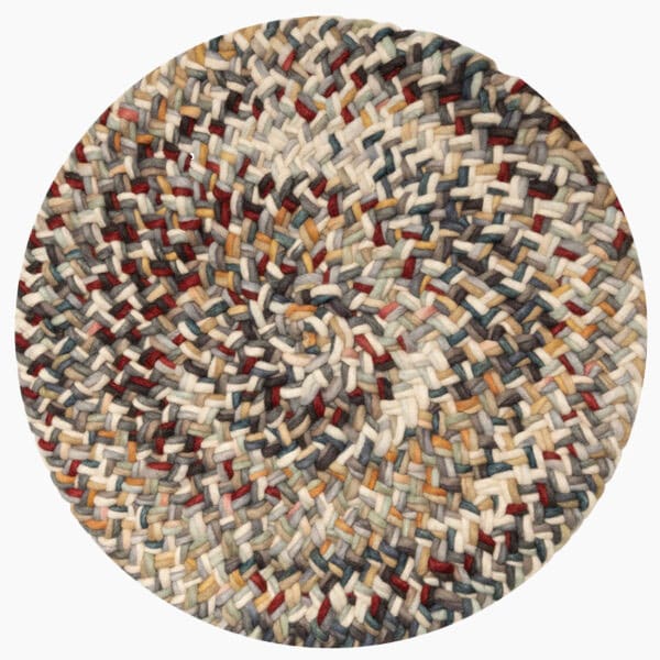 Rond vloerkleed bij Houweling Interieur van De Munk Carpets. Karpet uitgevoerd in crème- en aardetinten.