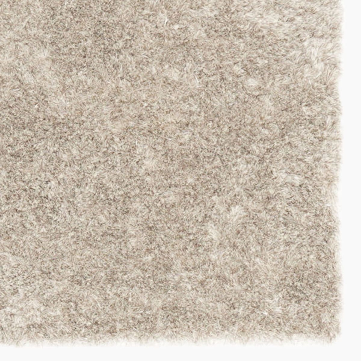 Modern vloerkleed bij Houweling Interieur van De Munk Carpets. Karpet uitgevoerd in crème.