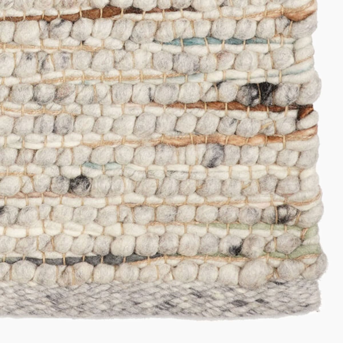 Modern vloerkleed bij Houweling Interieur van De Munk Carpets. Karpet uitgevoerd in crème met bruine accenten.