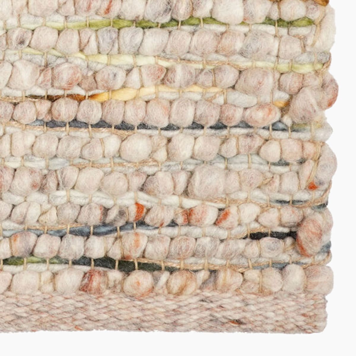 Modern vloerkleed bij Houweling Interieur van De Munk Carpets. Karpet uitgevoerd in crème met kleurige accenten.