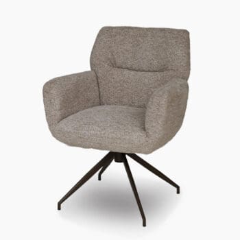 Luxe eetkamerstoelen bij Houweling Interieur. Een eetkamerstoel met armleuning uitgevoerd in bruingrijze stof.