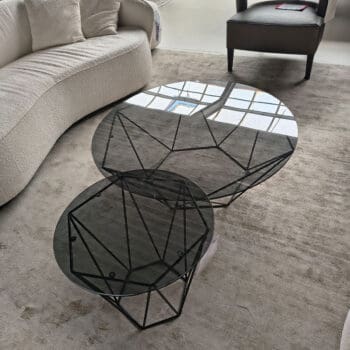 Showroommodel van glazen salontafel set van Olta bij Houweling Interieur. Ronde salontafels uitgevoerd met glazen blad en metalen onderstel.