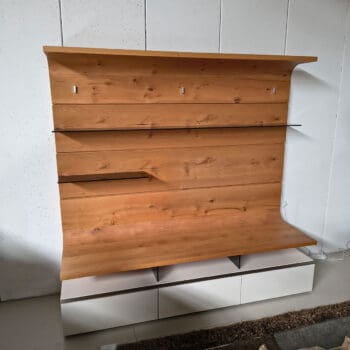 Showroommodel van moderne wandkast bij Houweling Interieur. Houten wandkast met tv meubel uitgevoerd in eiken.
